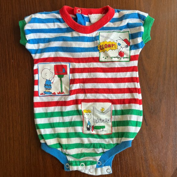 Peanuts Charlie Brown Snoopy Onesie - Picture 1 of 3